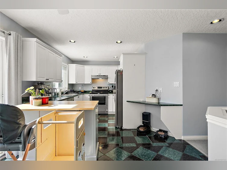 2124 W James White Boulevard, Sidney, BC, V8L 1Z2 - 12
