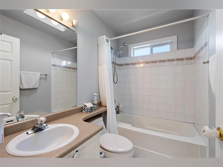 2124 W James White Boulevard, Sidney, BC, V8L 1Z2 - 19