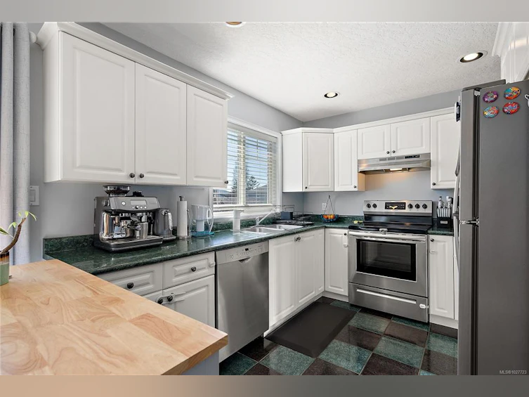 2124 W James White Boulevard, Sidney, BC, V8L 1Z2 - 11