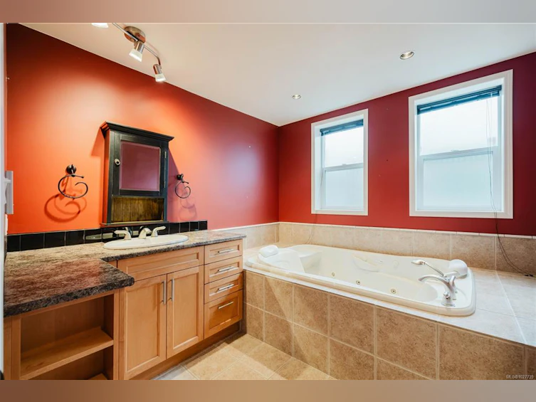 3143 Fifth Street, Victoria, BC, V8X 1E8 - 32