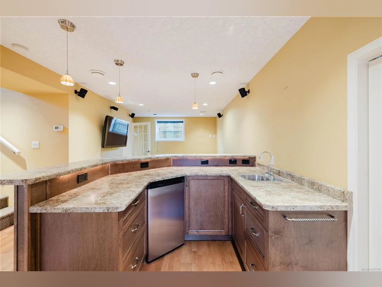 3143 Fifth Street, Victoria, BC, V8X 1E8 - 30