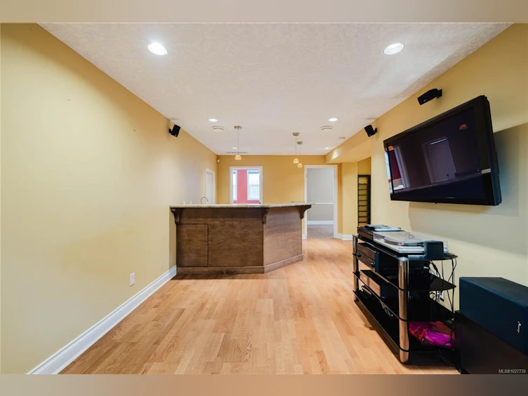 3143 Fifth Street, Victoria, BC, V8X 1E8 - 31