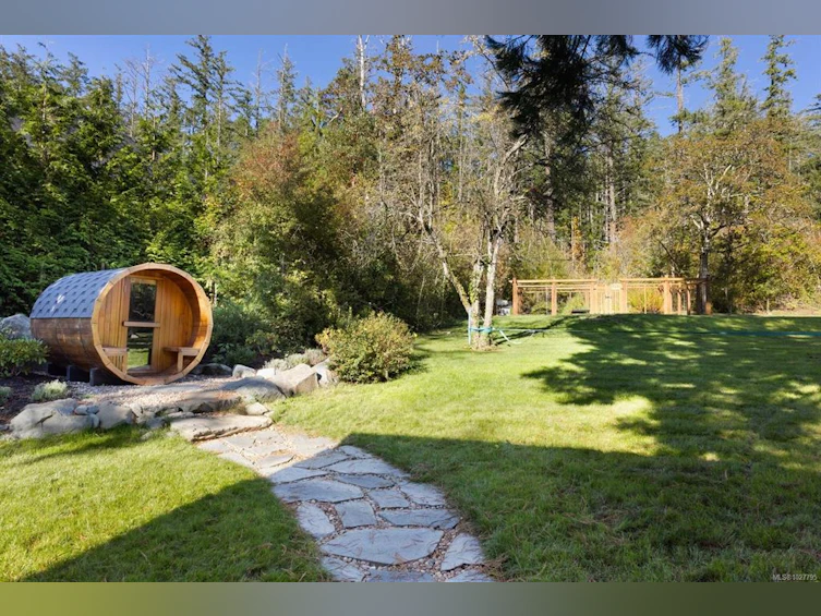 11321 Chalet Road, North Saanich, BC, V8L 5M1 - 3