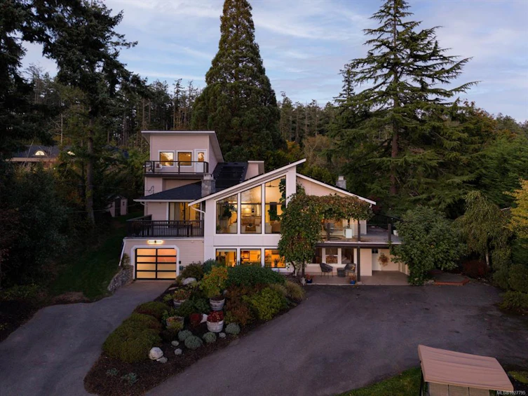 11321 Chalet Road, North Saanich, BC, V8L 5M1