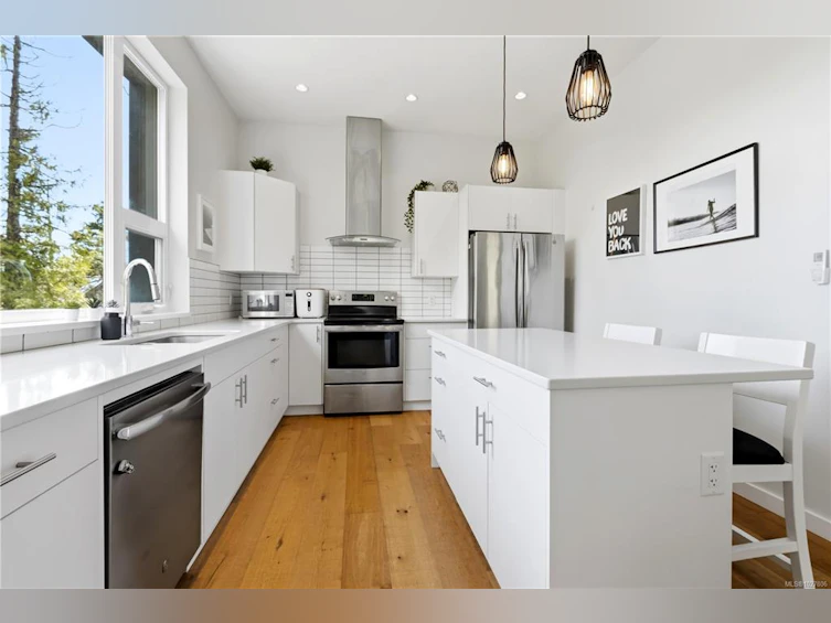 823 Lorne White Place, Ucluelet, BC, V0R 3A0 - 5
