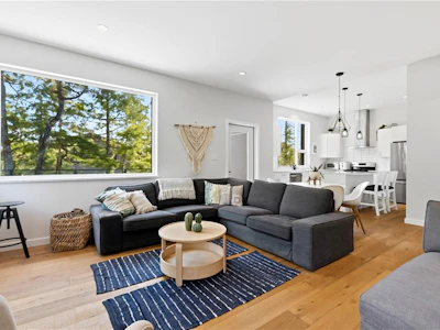 823 Lorne White Place - 2