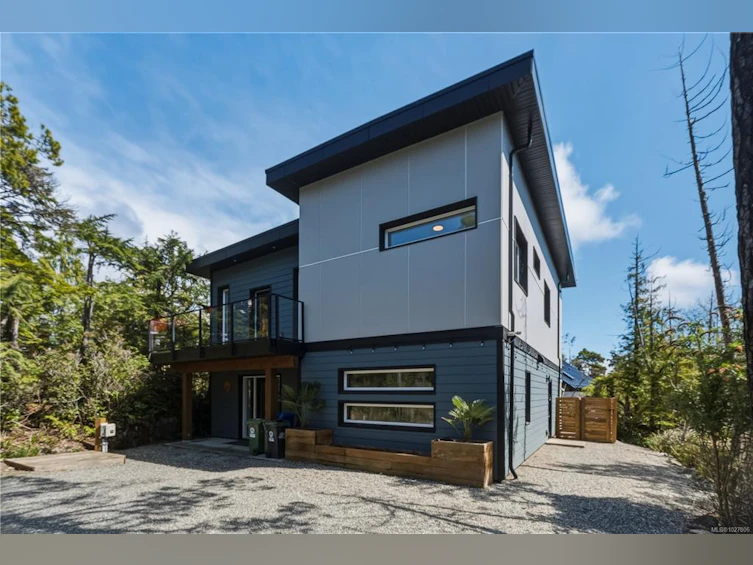 823 Lorne White Place, Ucluelet, BC, V0R 3A0