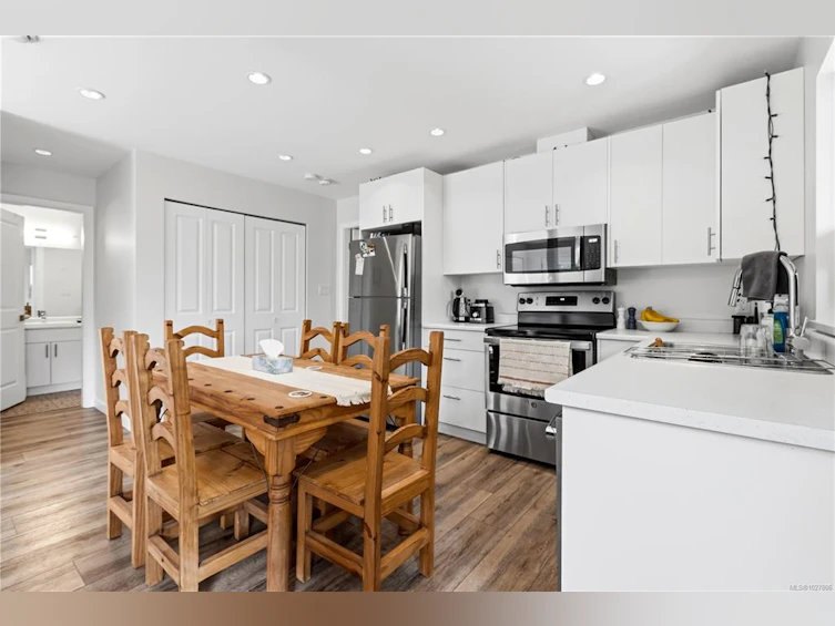 823 Lorne White Place, Ucluelet, BC, V0R 3A0 - 27