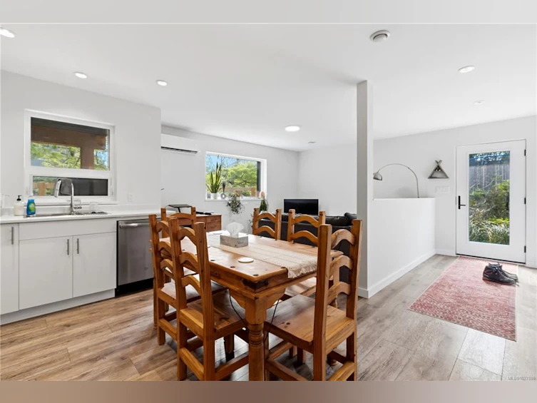 823 Lorne White Place, Ucluelet, BC, V0R 3A0 - 26