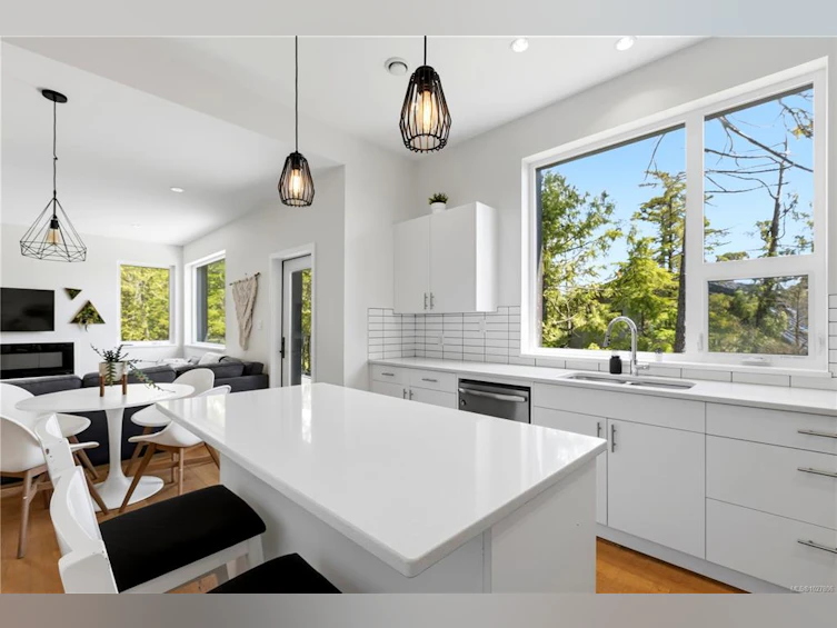 823 Lorne White Place, Ucluelet, BC, V0R 3A0 - 4