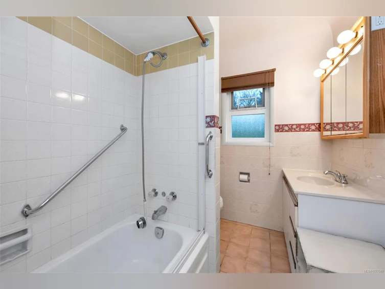 3850 S Raymond Street, Saanich, BC, V8Z 4K3 - 18