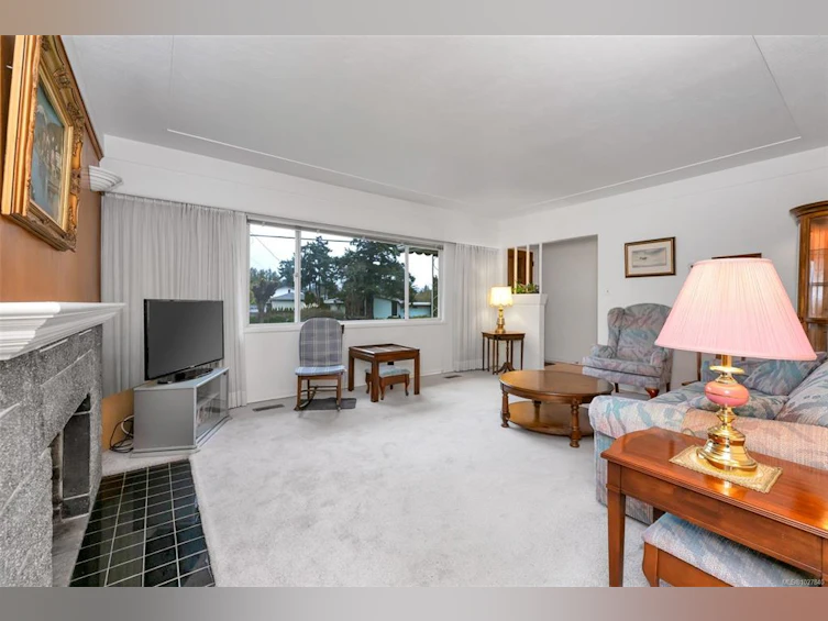 3850 S Raymond Street, Saanich, BC, V8Z 4K3 - 7
