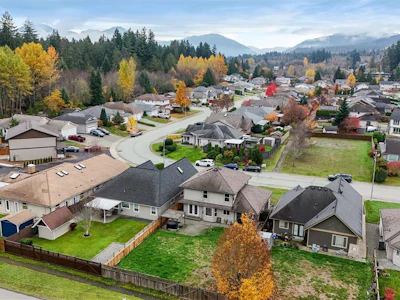 5575 E Woodland Crescent - 5
