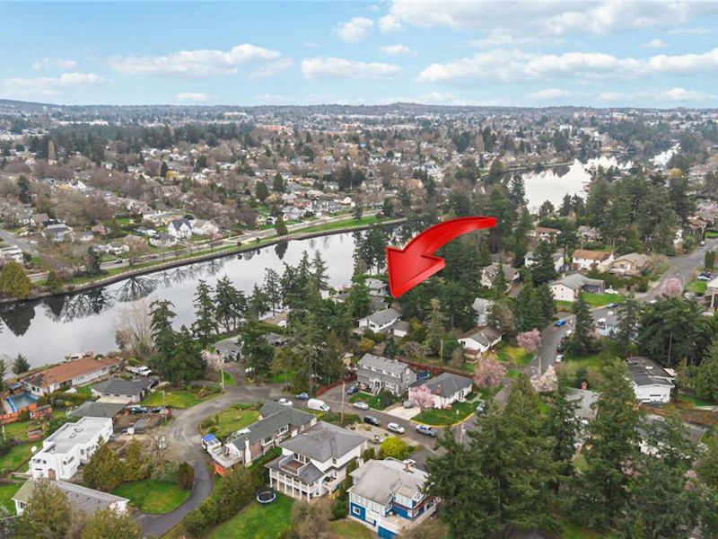 1388 W Treebank Road, Esquimalt BC V9A 6Y8