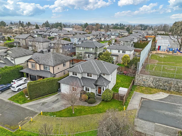 4039 Copperfield Lane, Saanich, BC, V8Z 0A5 - 38