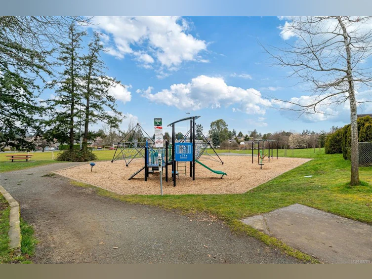 4039 Copperfield Lane, Saanich, BC, V8Z 0A5 - 36