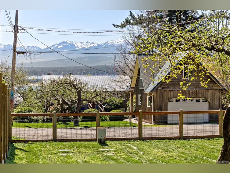 1304 Midden Road, Comox, BC, V9M 2R6 - 5