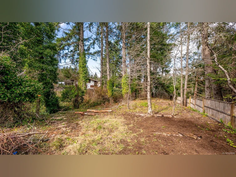 415 Holiday Road, Fanny Bay, BC, V0R 1W0 - 21