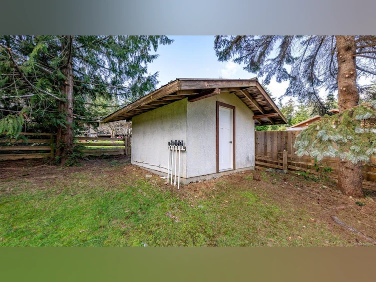 415 Holiday Road, Fanny Bay, BC, V0R 1W0 - 16