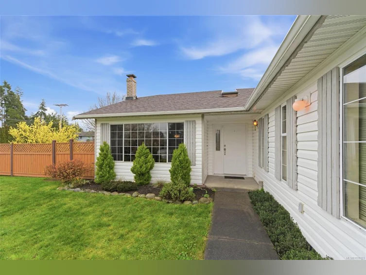 702 Forsyth Avenue, Parksville, BC, V9P 1E7 - 11