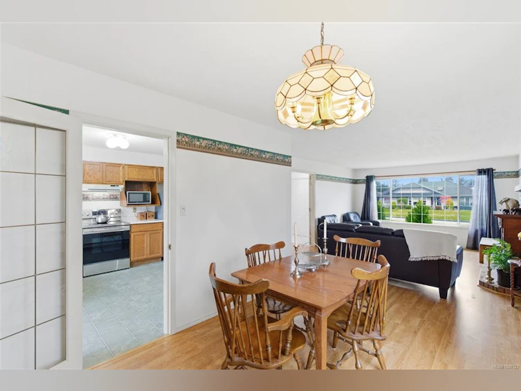 702 Forsyth Avenue, Parksville, BC, V9P 1E7 - 5