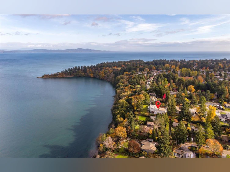 4570 Bissenden Place, Saanich, BC, V8N 3K4 - 2