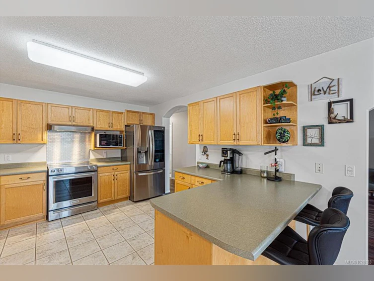 3928 Valewood Drive, Nanaimo, BC, V9T 6B9 - 6
