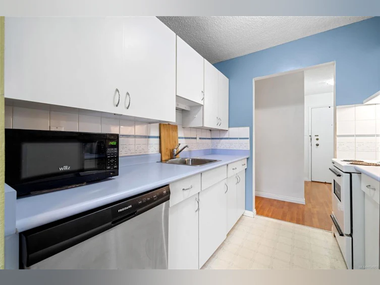 227-1025 Inverness Road, Saanich, BC, V8X 2S2 - 9