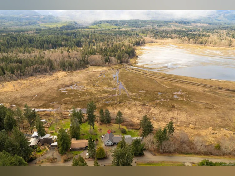 7703 Tozer Road, Fanny Bay, BC, V0R 1W0 - 35