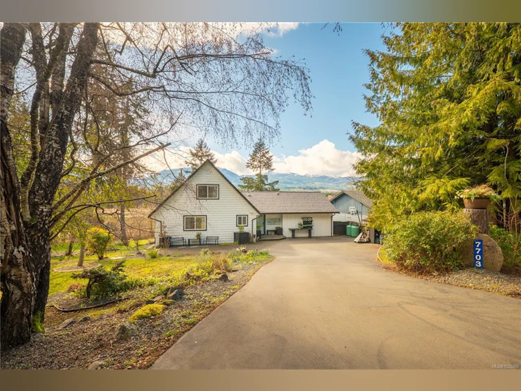 7703 Tozer Road, Fanny Bay, BC, V0R 1W0