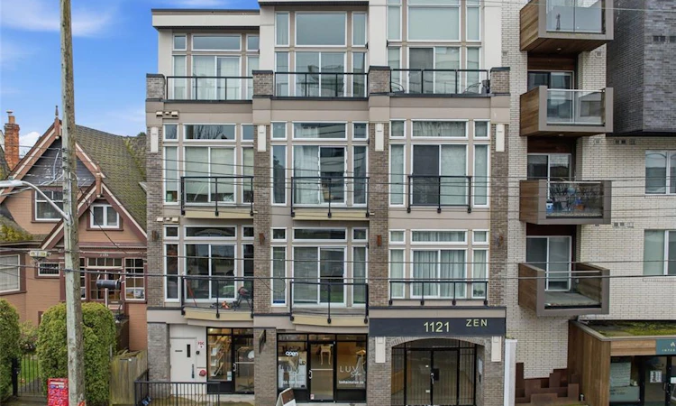 208-1121 Fort Street