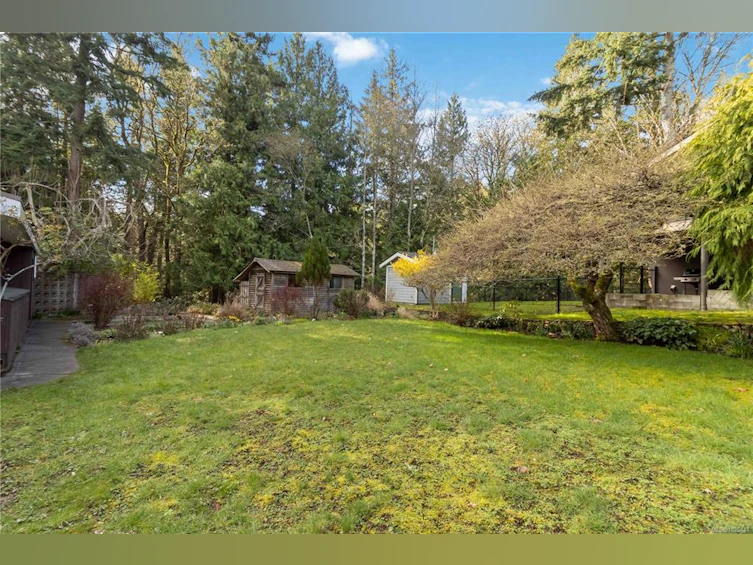 5151 Beckton Road, Saanich, BC, V8Y 2C2 - 26