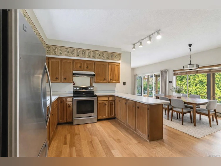5151 Beckton Road, Saanich, BC, V8Y 2C2 - 5