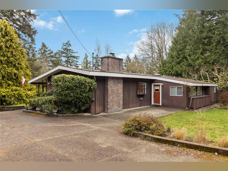5151 Beckton Road, Saanich, BC, V8Y 2C2 - 3