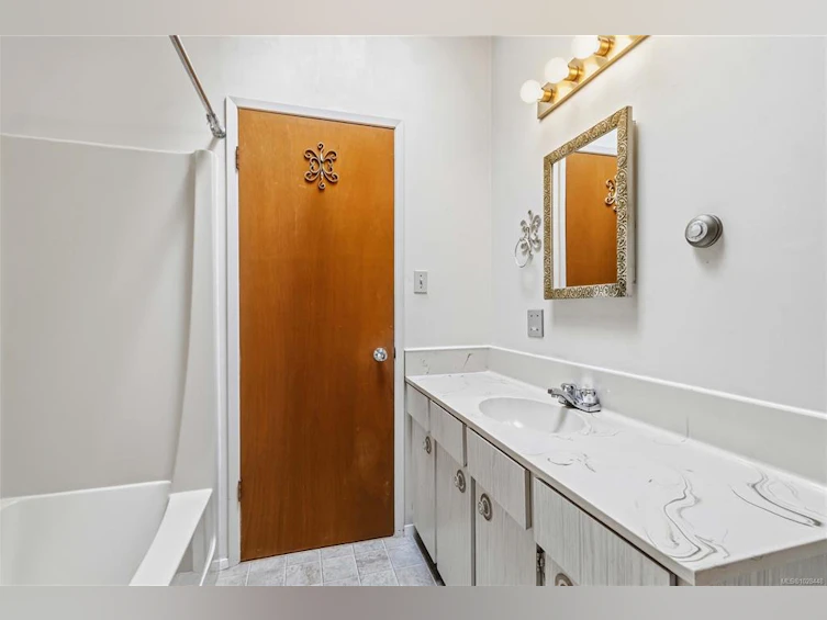 5151 Beckton Road, Saanich, BC, V8Y 2C2 - 15