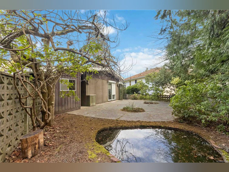 5151 Beckton Road, Saanich, BC, V8Y 2C2 - 28