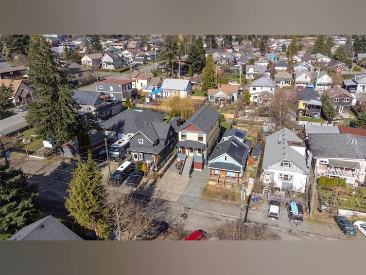 2746 Penrith Avenue, Cumberland, BC, V0R 1S0 - 43
