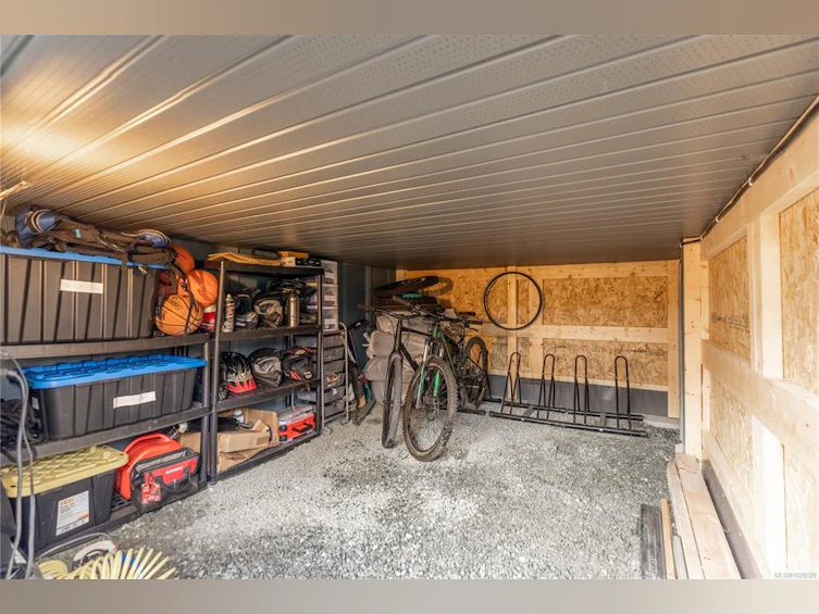2746 Penrith Avenue, Cumberland, BC, V0R 1S0 - 41