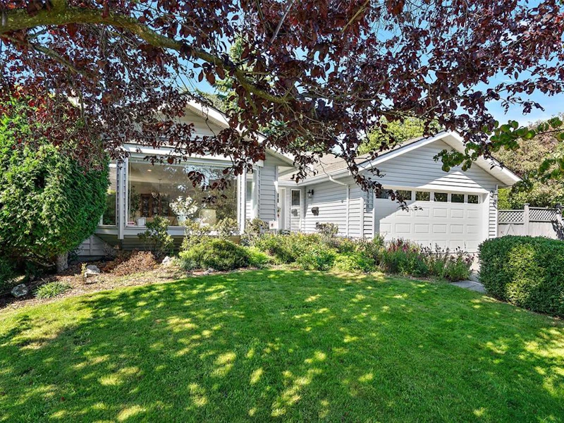 3998 Cedar Hill Road, Saanich BC V8N 3C1