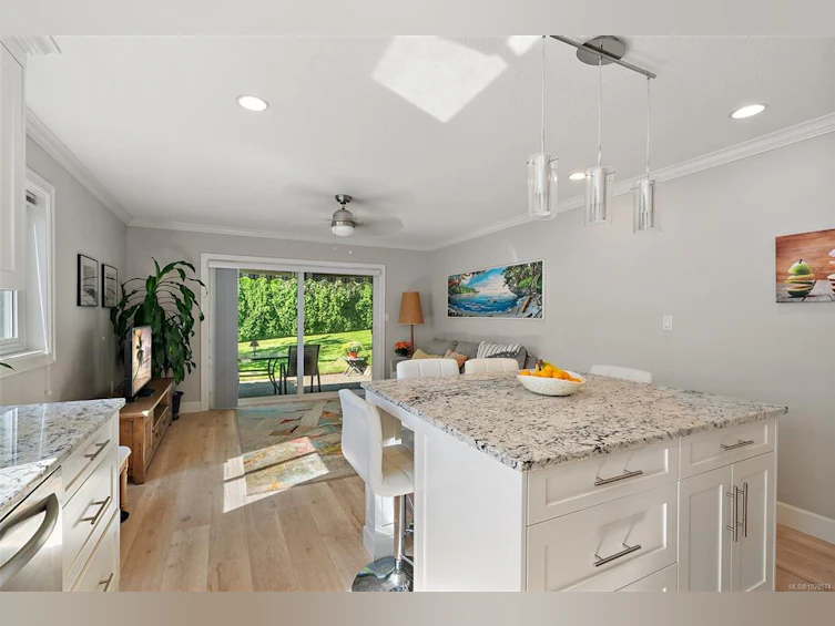 3998 Cedar Hill Road, Saanich, BC, V8N 3C1 - 9