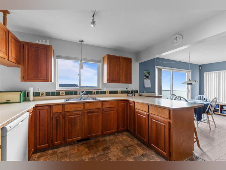1081 S Island Highway, Campbell River, BC, V9W 1B4 - 5