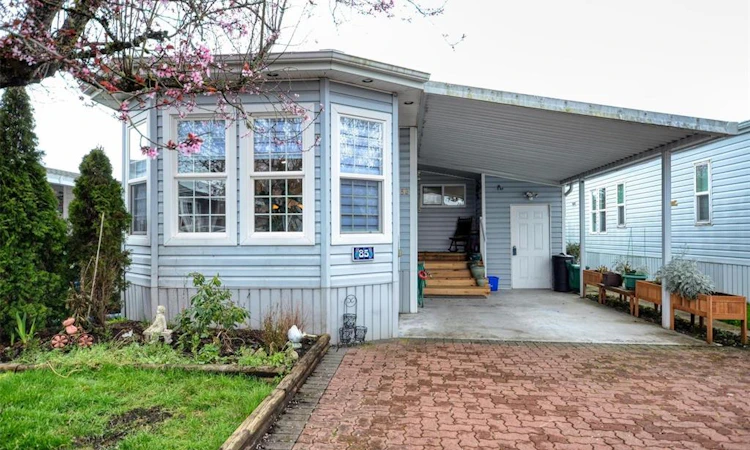 85-7583 Central Saanich Road