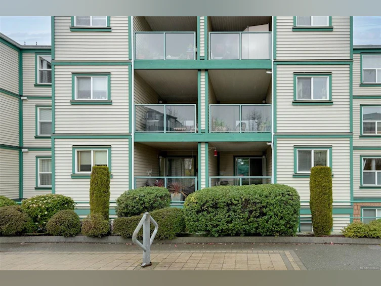 208-894 Vernon Avenue, Saanich, BC, V8X 2W6