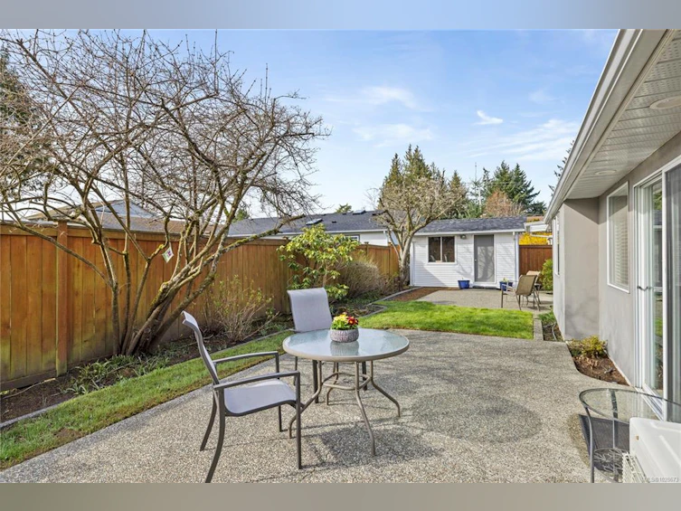801 Temple Street, Parksville, BC, V9P 1B1 - 24