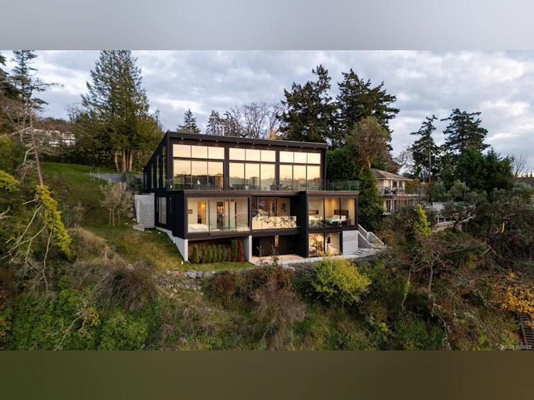 2701 Sea View Road, Saanich, BC, V8N 1K7