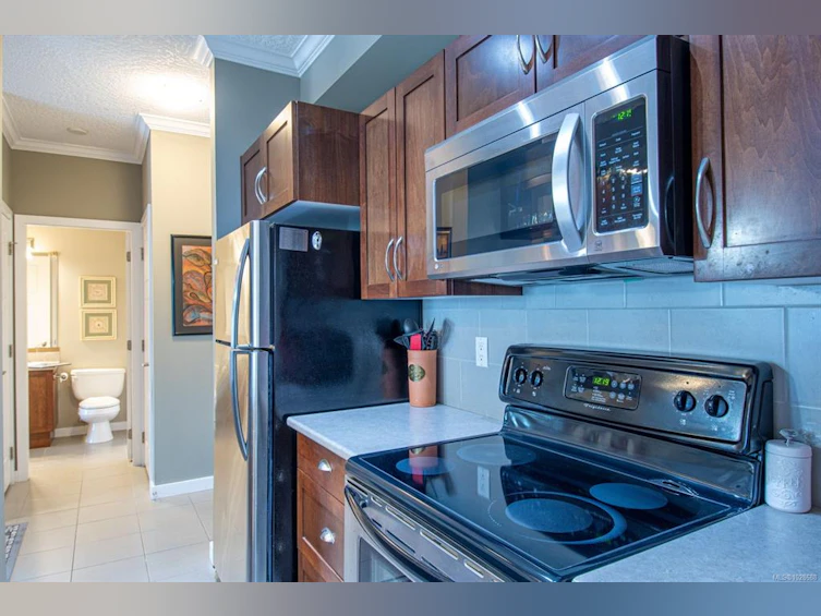 209-7088 West Saanich Road, Central Saanich, BC, V8M 1P9 - 31