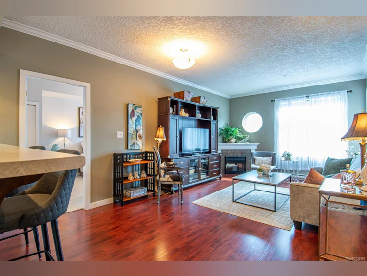 209-7088 West Saanich Road, Central Saanich, BC, V8M 1P9