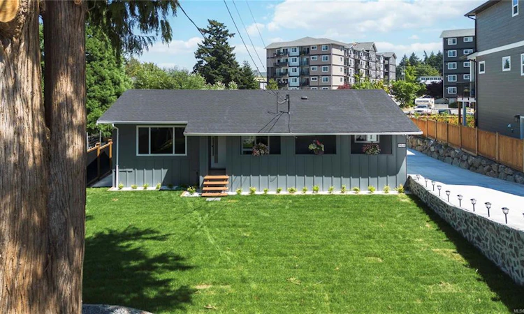 964 Loch Glen Place