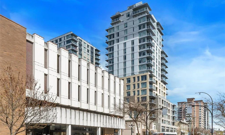 1003-848 Yates Street