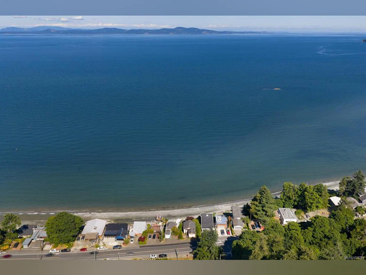 5015 Cordova Bay Road, Saanich, BC, V8Y 2K1 - 17